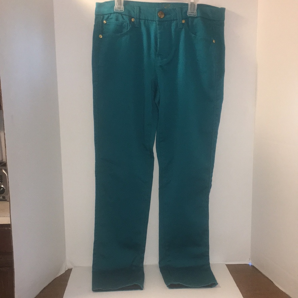 CELEBRITY GOLD  SIZE 6 STRAIGHT LEG CASUAL PANTS.